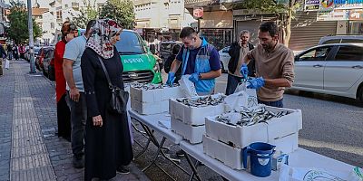Gaziosmanpaşa Belediyesi İhtiyaç Sahiplerine 2 Ton Balık Dağıttı