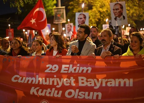 Cumhuriyet coşkusu Tuzla’da Sefo ile kutlandı