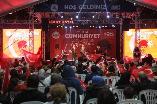 CUMHURİYET’İN 101. YILI KÂĞITHANE’DE COŞKUYLA KUTLANDI