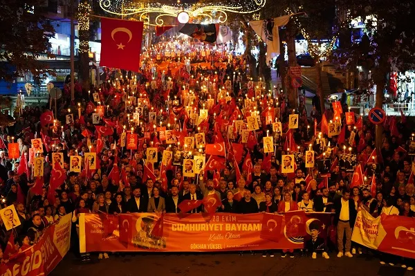 Cumhuriyet’in 101. Yıl Dönümü Kartal’da Coşkuyla Kutlandı
