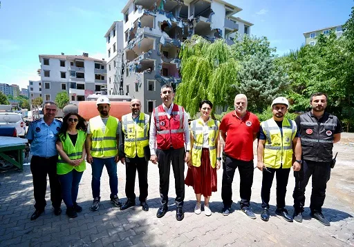 164 Daireli İlk Işık Sitesi’nin Yıkımı Başladı