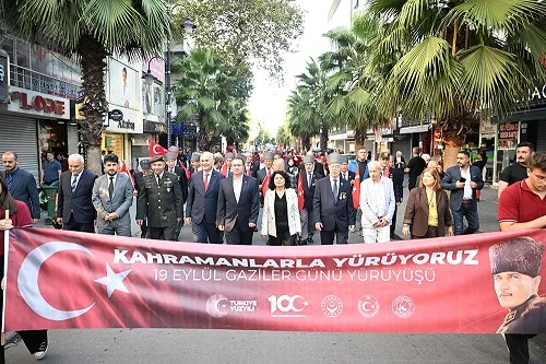 GAZİOSMANPAŞA’DA KAHRAMAN GAZİLER ONURUNA TÖREN DÜZENLENDİ