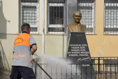 Kartal Belediyesi Ekipleri Okullarda İş Başında 