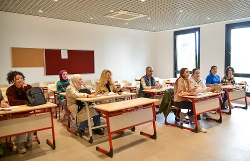 YABANCILAR İÇİN TÜRKÇE KONUŞMA KULÜBÜ BAŞLADI