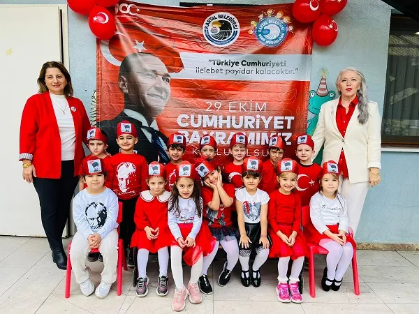 Kartallı Çocuklar 29 Ekim Cumhuriyet Bayramını Doyasıya Kutladı