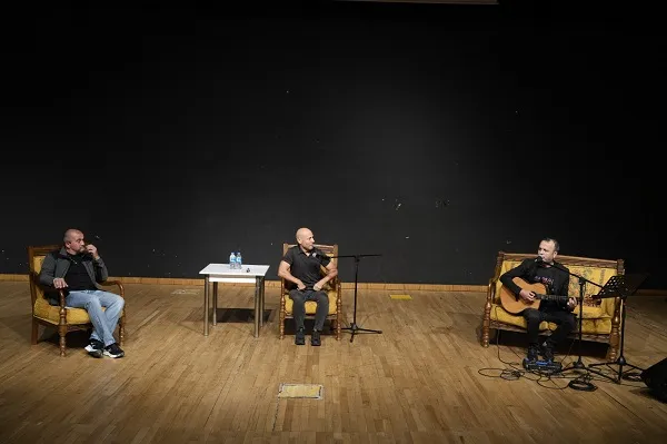 ‘Bir Kereden Bir Şey Olmaz Mı?’ Tiyatro Oyunu Kartal’da Sahnelendi