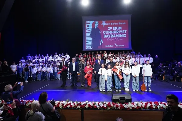 CUMHURİYET’İN 102. YILI BEYLİKDÜZÜ’NDE BÜYÜK COŞKUYLA KUTLANDI