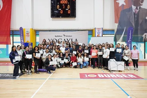 BEYLİKDÜZÜ GÜNE YOGAYLA BAŞLADI