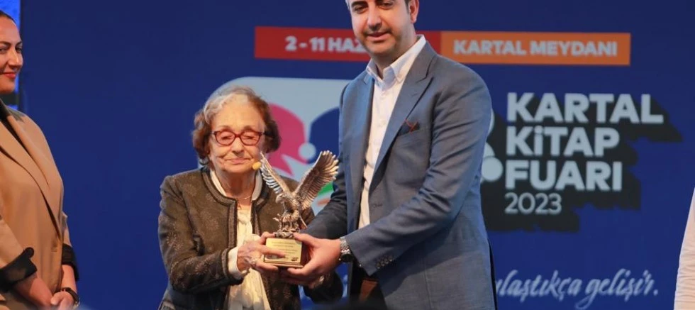 3. Kartal Kitap Fuarı’nda Yazar Gülten Dayıoğlu’na Onur Ödülü