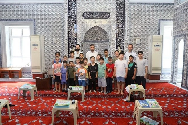 BAŞKAN ÖZTEKİN YAZ KURAN KURSLARINDA ÇOCUKLARLA BULUŞTU