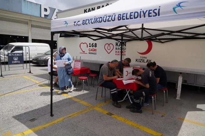 BEYLİKDÜZÜ’NDE KAN BAĞIŞI NOKTASI KURULDU
