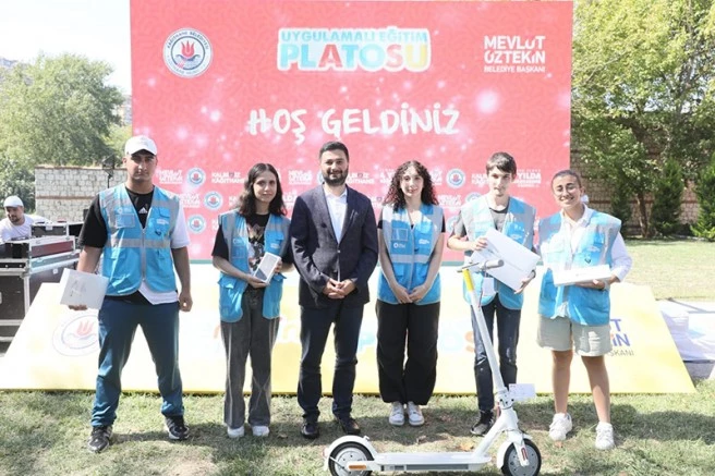 Gençler Sokakları Temizledi, Fiyatları Denetledi