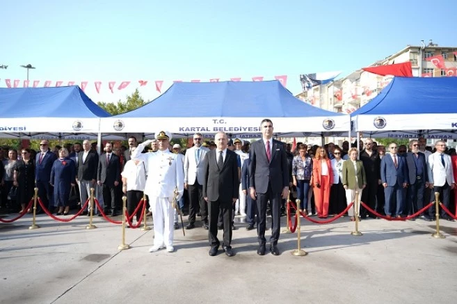 Kartal’da, Büyük Zafer’in 101. Yıl Kutlamaları Ata’ya Çelenk Sunumuyla Başladı
