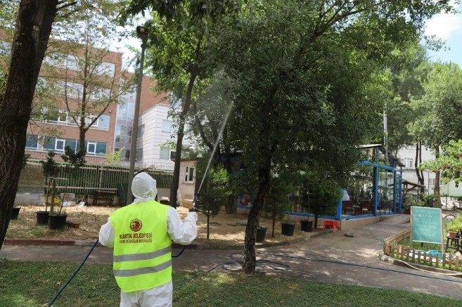 Kartal’ın Parklarında Halk ve Çevre Sağlığı İçin İlaçlamaya Devam
