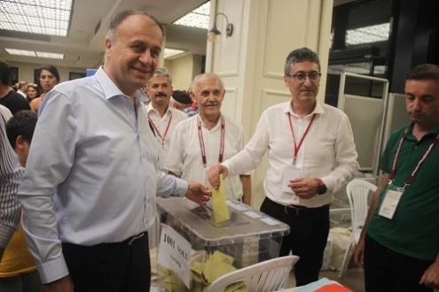 NİYAZİ GÜNERİ CHP PENDİK İLÇE BAŞKANI OLDU