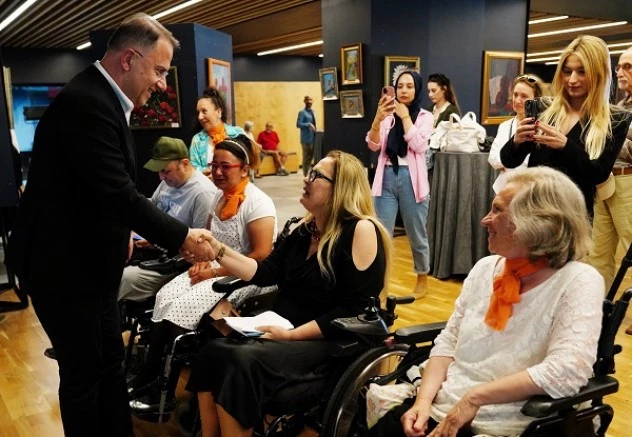 RENKLER OMURİLİK FELÇLİLERİNE UMUT OLACAK